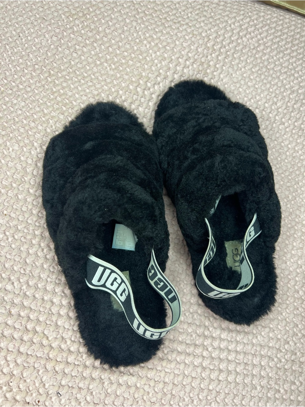 UGG Fluff Yeah Black Sheepskin Slides Women’s 7